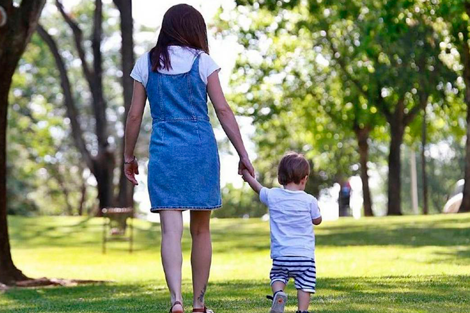 Terapia de Crianza para Madres Solteras: Navegando el Desafío con Apoyo Profesional